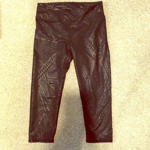 Fabletics printed legging capris.